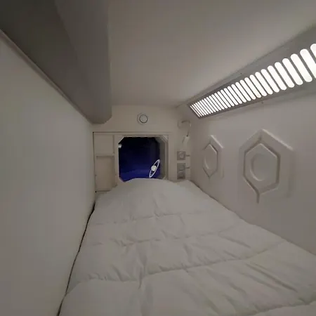 Space Lodge, Vaisseau Spatial - Jeu Type Escape Game Appartement Lisieux